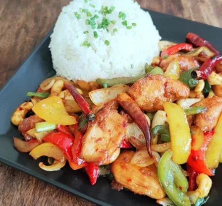 Poulet sauté aux noix de cajou, riz jasmin