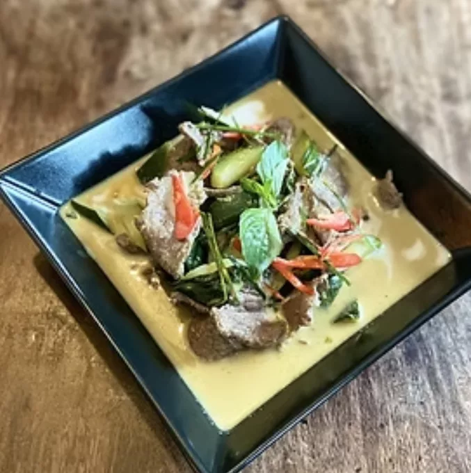 Boeuf au curry vert, riz jasmin