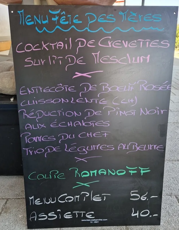 Menu Entrecôte de bœuf rosée cuisson lente, réduction de pinot noir aux échalotes, pommes du chef, trio de légumes al beurre : L’Hélice