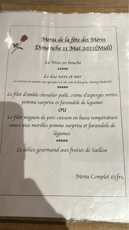 Menu Le filet mignon de porc cuisson en basse température, sauce aux morilles, pomme surprise et farandole de légumes : Restaurant de la Poste
