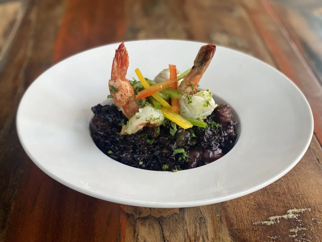Risotto vénéré, Gambas à la plancha persillade, légumes verts croquants