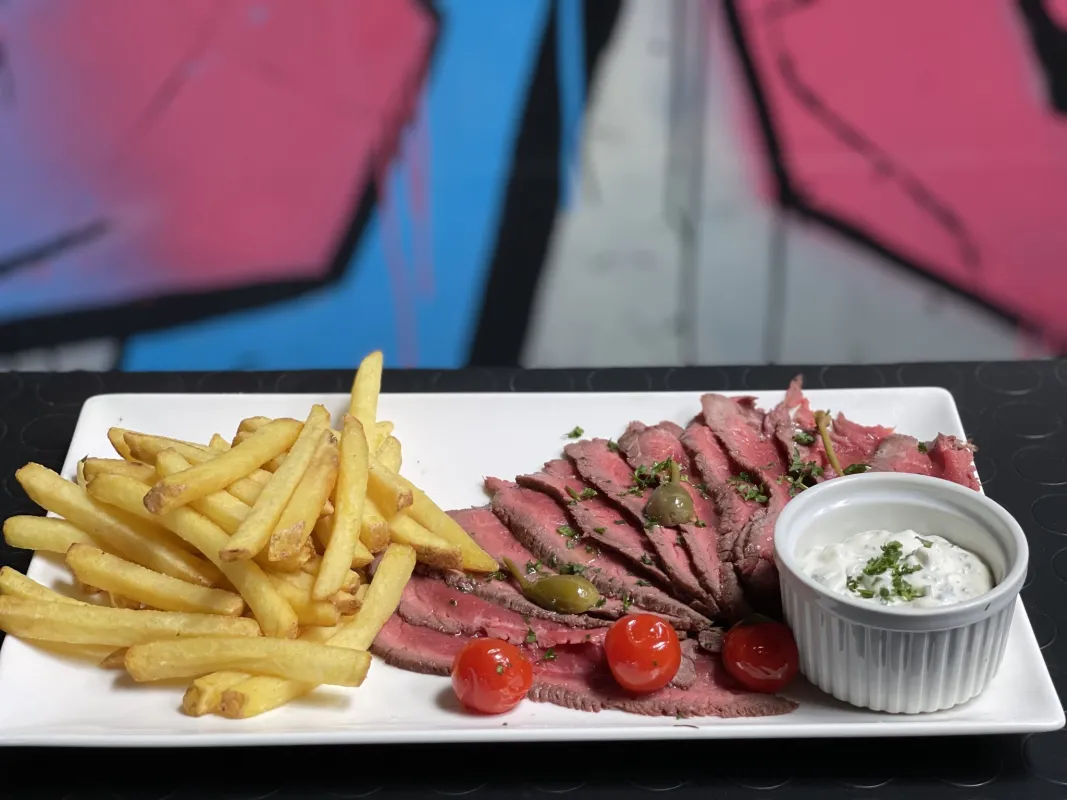 Roast-beef froid, sauce tartare maison, frites