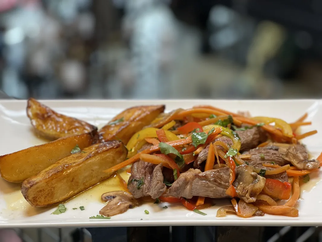 Emincé de boeuf aux légumes pommes de terre au paprika