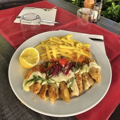 Filets de perche meunière au beurre blanc citronné, Pommes frites, Mousseline de carottes