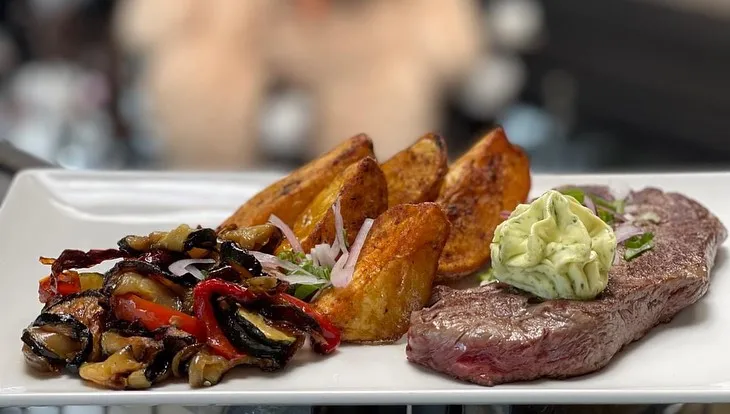 Faux-filet black angus, potatoe, légumes grillés
