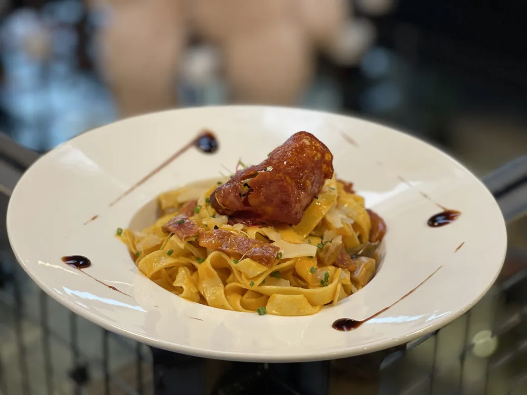 Tagliatelles fraîches, chorizo champignons, bouillon de légumes