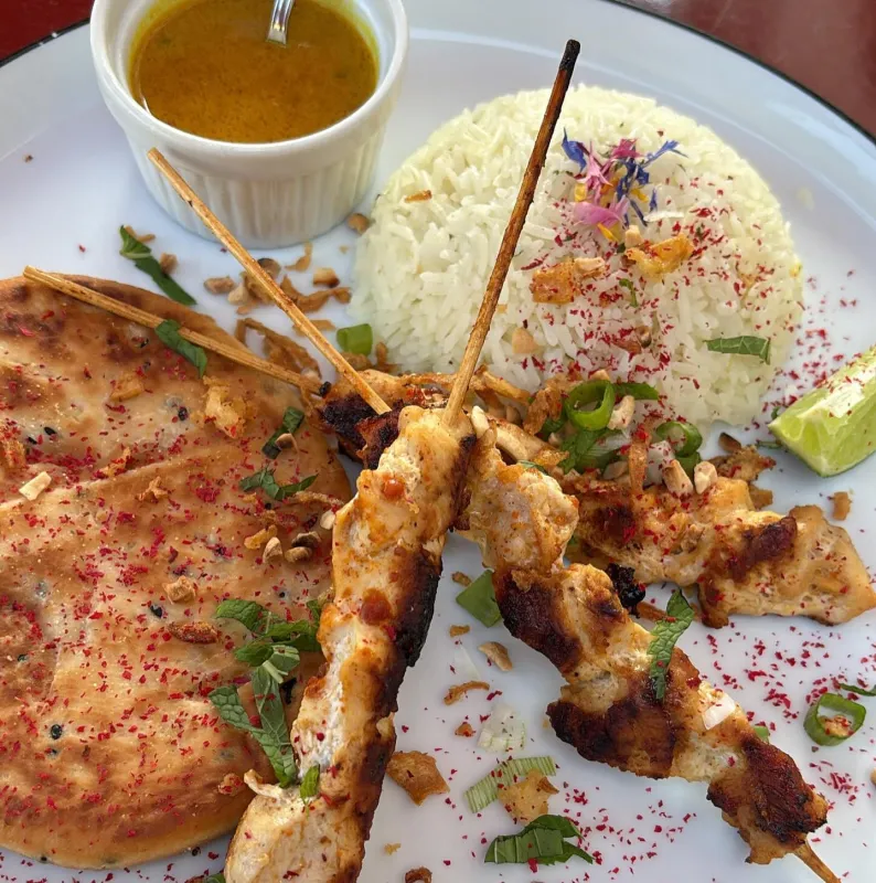 Poulet CH sauce satay & riz parfumé au jasmin