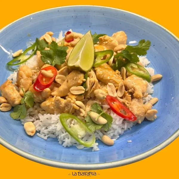 Emincé de poulet satay et lait de coco, riz basmati