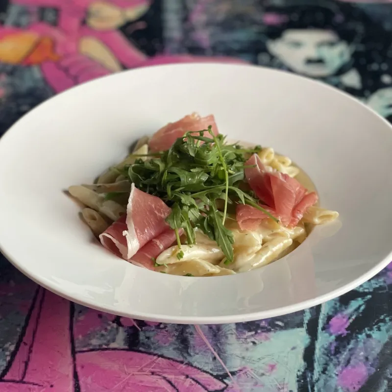Penne à la crème gorgonzola, rucola, jambon de parme