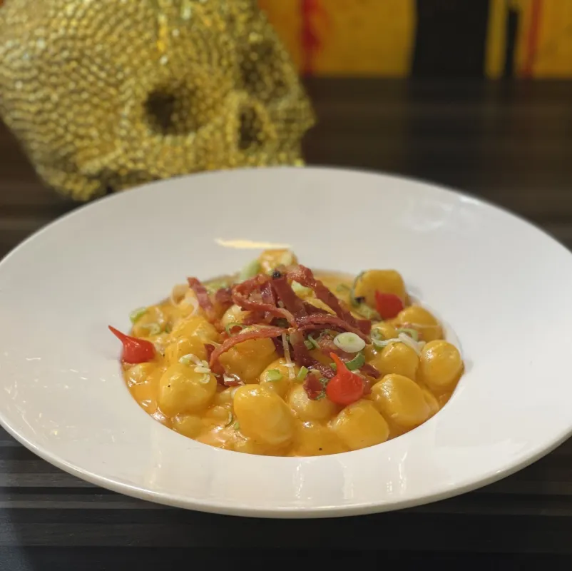 Gnocchis à la crème de chorizo, julienne de chorizo grillé