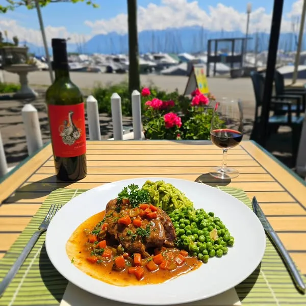 Osso Buco aux petits légumes, petits pois à la française, tagliatelles au pesto di Rucola