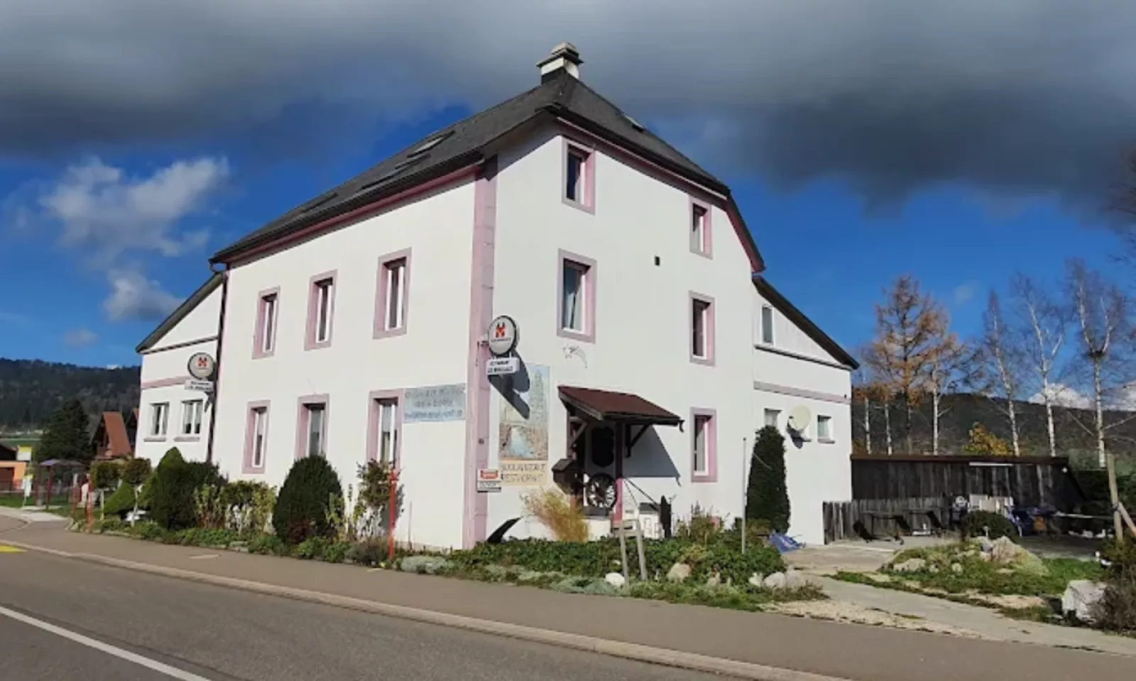 Taverne des Petits-Ponts, Brot-Plamboz